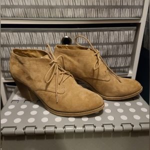 Rocketdog Tan Mini Bootie Size 9.5